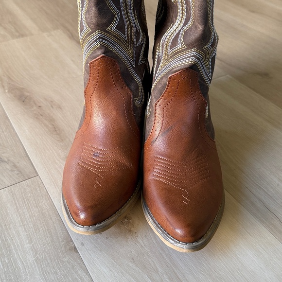 Brown and Tan Western Cowboy Boots Rollda Boots Only Worn a Few Times - Picture 2 of 16